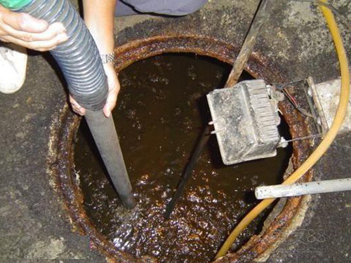 察哈尔右翼中隔油池清理