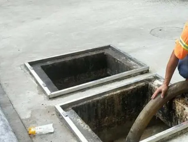 察哈尔右翼中化粪池清理